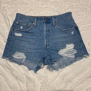 Levi 501® Original Women’s Jean Shorts (size 28)